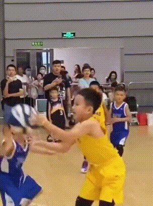 乐鱼官网-库里全网寻人！当我们模仿库里 究竟应该学习什么？