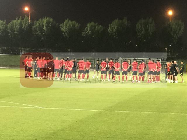 国足倒数第二练以定位球为主 阿兰伤无碍恢复训练