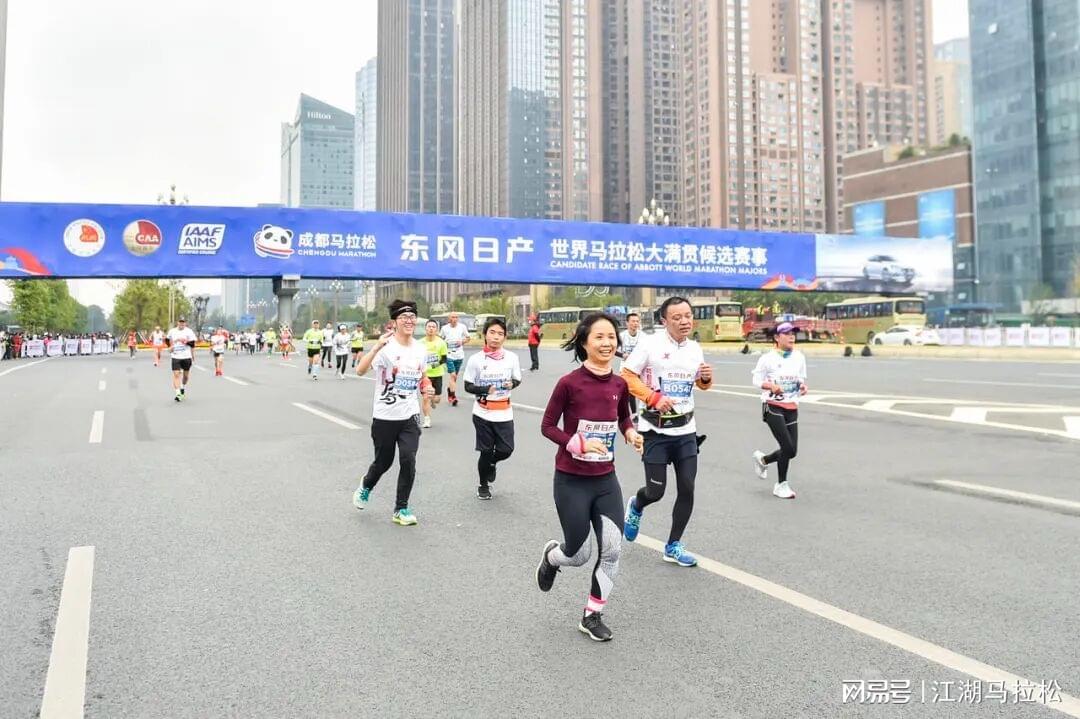 乐鱼app-成都马拉松五年标,花落中奥路跑,凭啥?